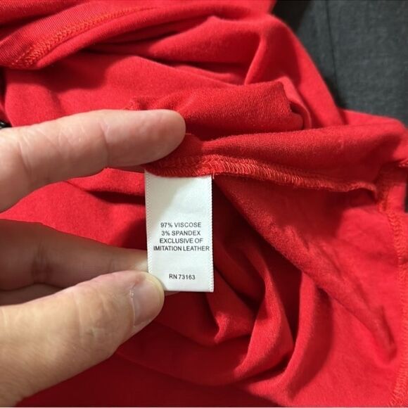 cable & gauge L Red Black Faux Leather Trim Crew Lightweight Quarter Sleeve Top - Picture 12 of 14